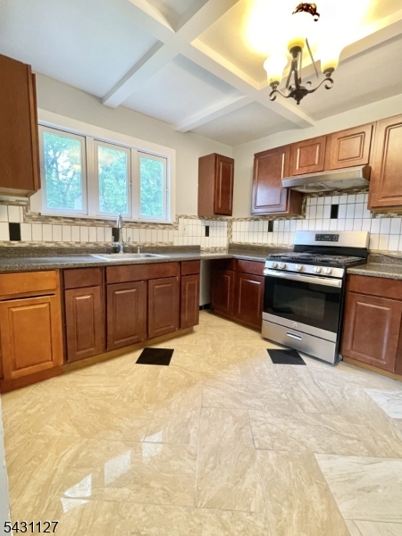 544 Mountain Ave Property Photo 11