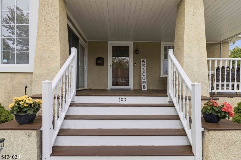 103 3rd Ave Property Photo 6