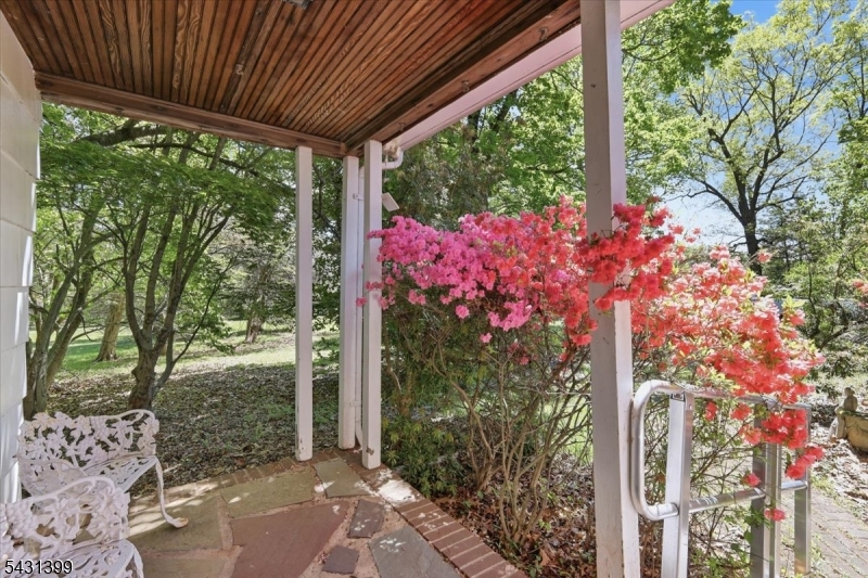 9 Roosevelt Rd Property Photo 3
