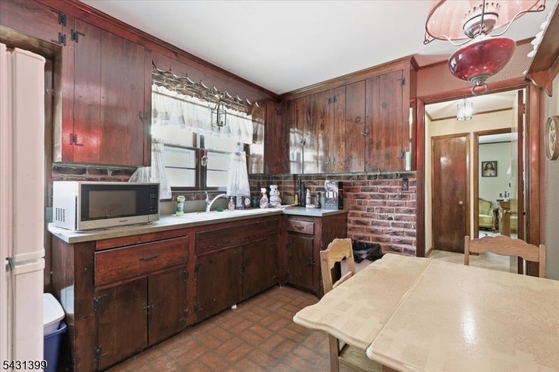 9 Roosevelt Rd Property Photo 10