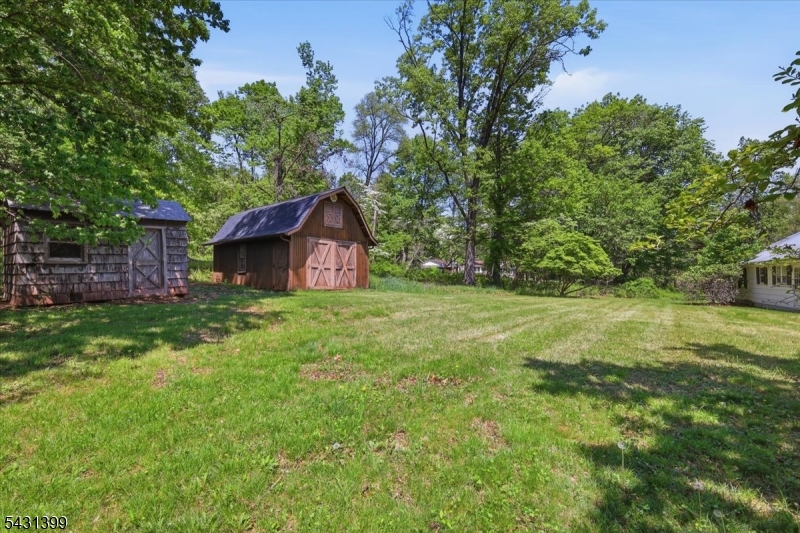 9 Roosevelt Rd Property Photo 18