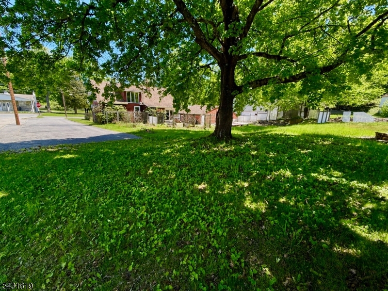 172 Sparta Ave Property Photo 4