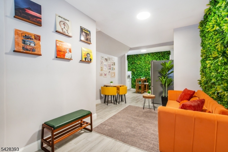 222 William St Property Photo 7