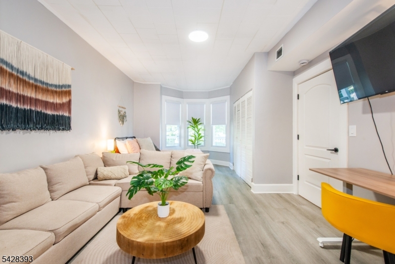222 William St Property Photo 16