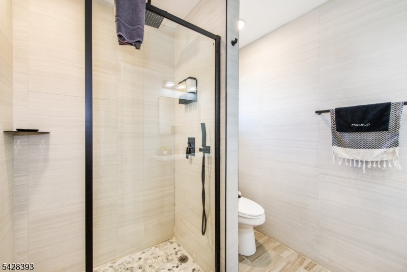 222 William St Property Photo 19