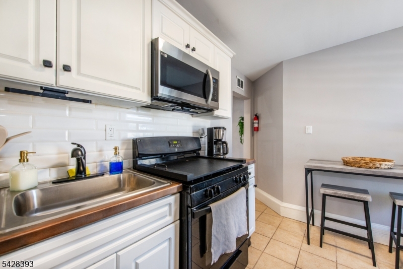 222 William St Property Photo 25
