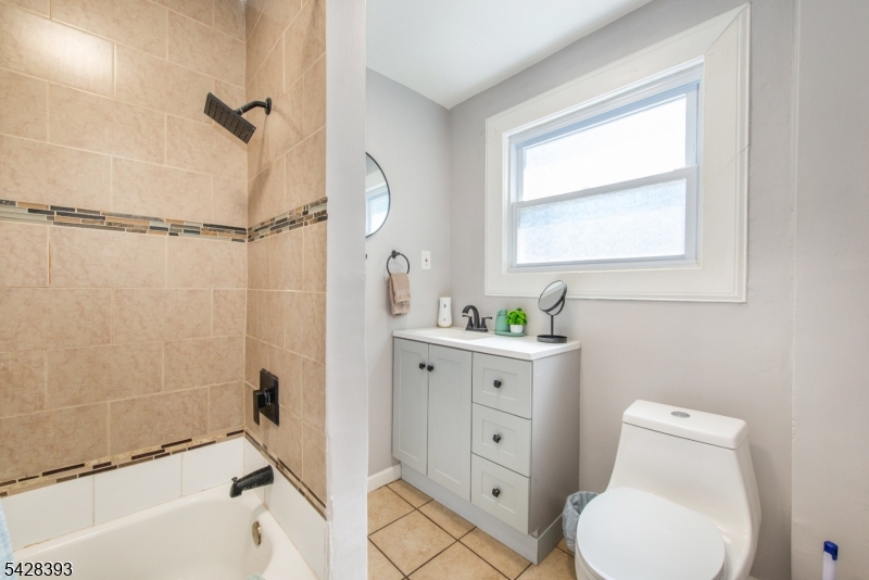222 William St Property Photo 39