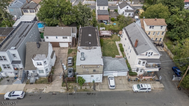 172 Lyon St Property Photo 2