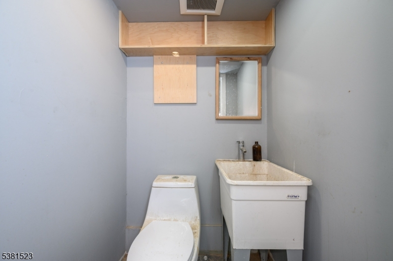 172 Lyon St Property Photo 10