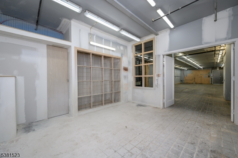 172 Lyon St Property Photo 12