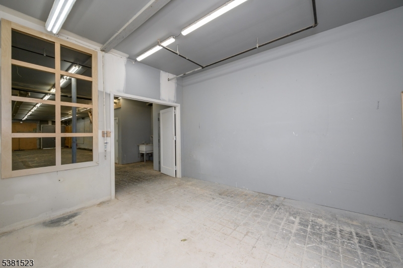 172 Lyon St Property Photo 13