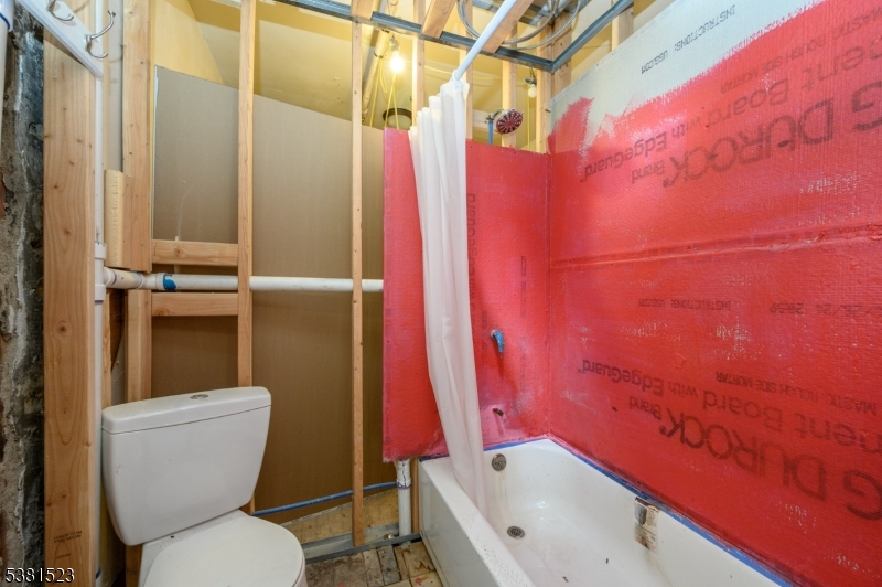 172 Lyon St Property Photo 21