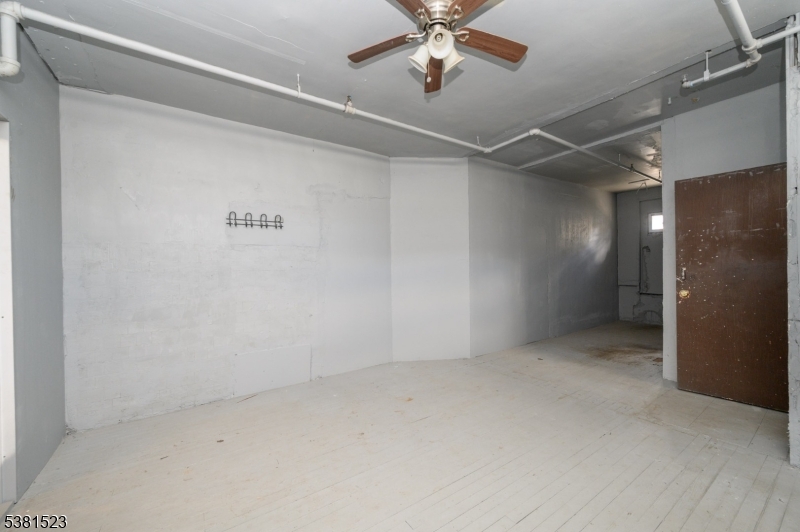 172 Lyon St Property Photo 26
