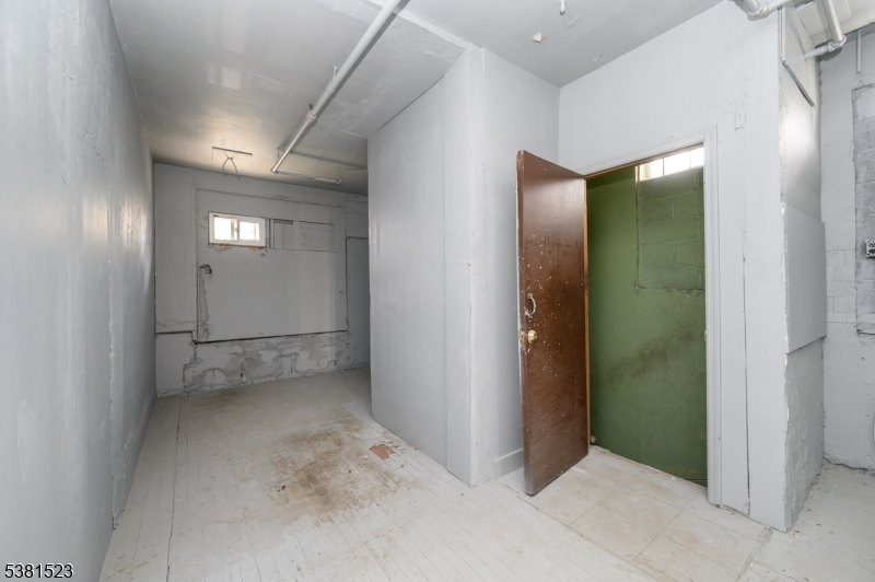 172 Lyon St Property Photo 27