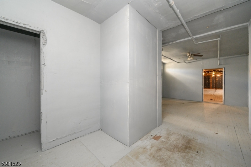 172 Lyon St Property Photo 28
