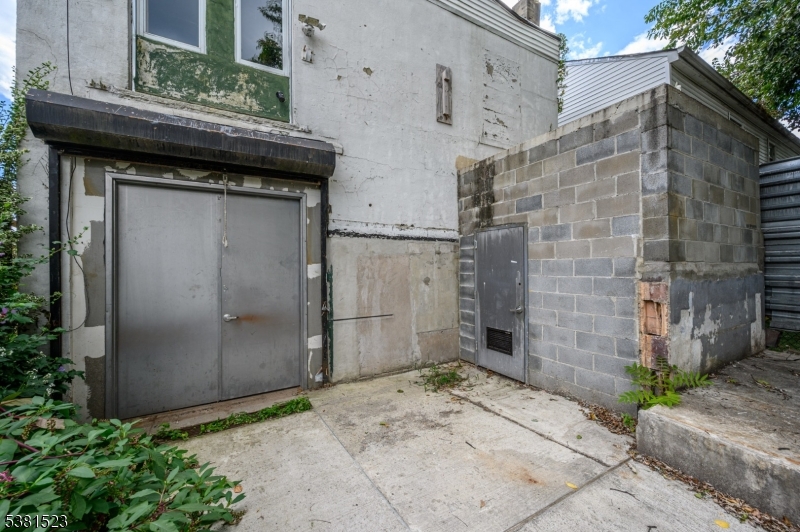 172 Lyon St Property Photo 30