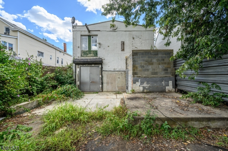 172 Lyon St Property Photo 31