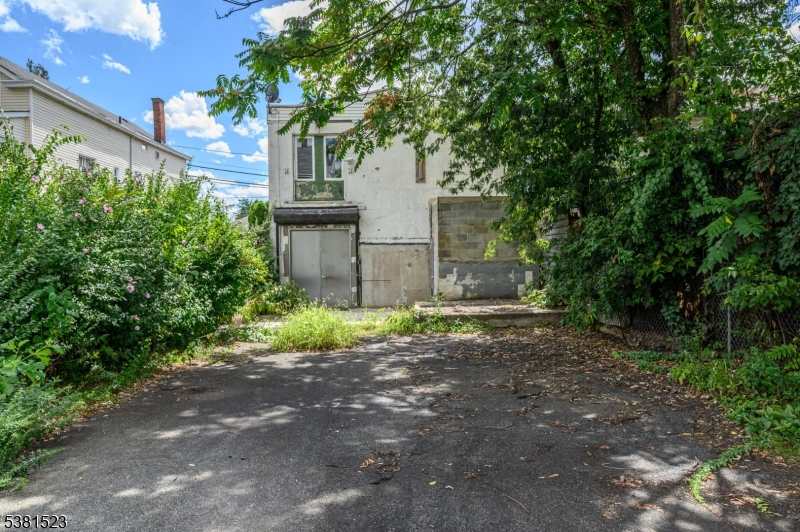 172 Lyon St Property Photo 32