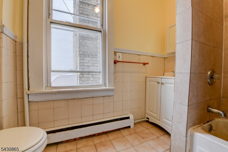 442 Elizabeth Ave Property Photo 16