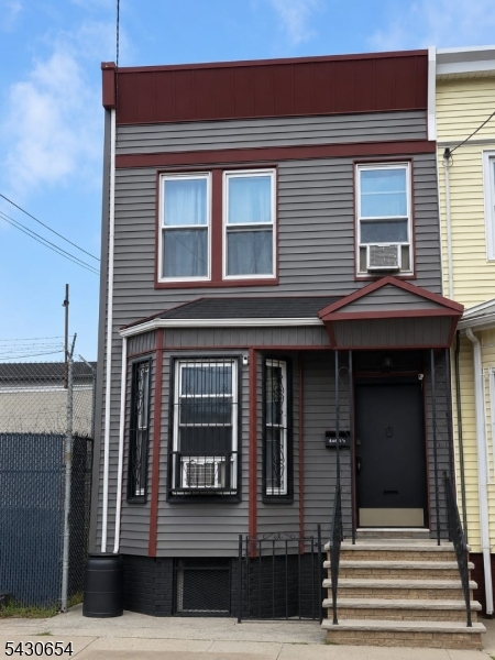 32 Emmet St Property Photo 1
