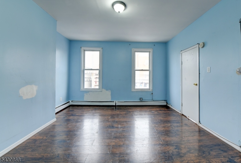 442 Elizabeth Ave Property Photo 3