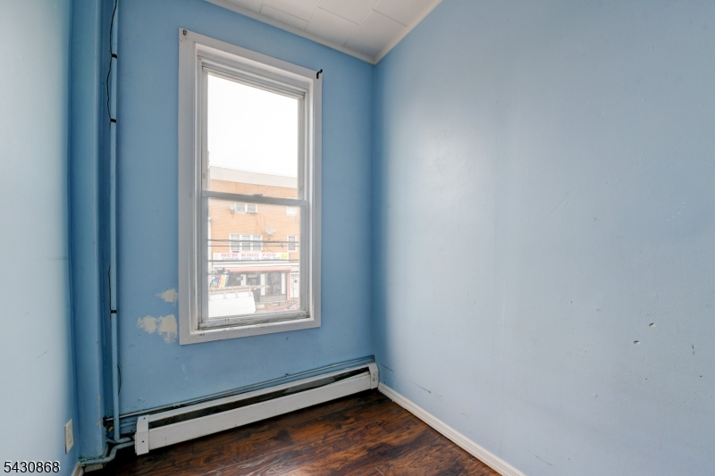 442 Elizabeth Ave Property Photo 5