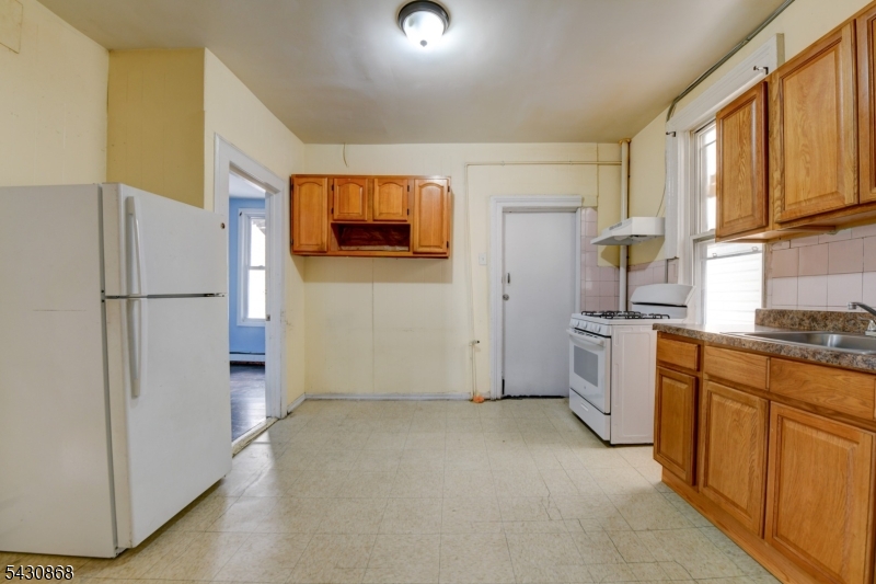 442 Elizabeth Ave Property Photo 10