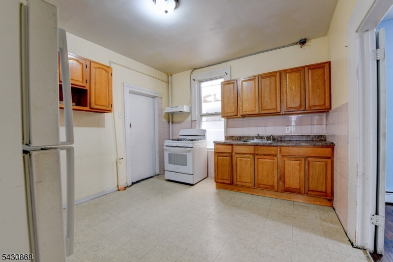 442 Elizabeth Ave Property Photo 11
