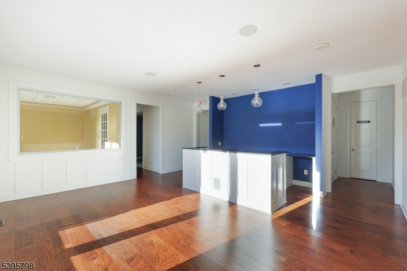 502 E Broad Street Property Photo 3
