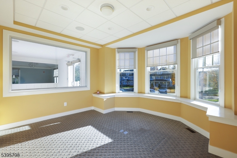 502 E Broad Street Property Photo 4