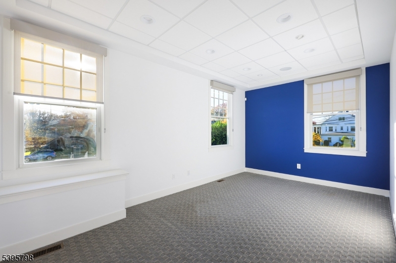 502 E Broad Street Property Photo 5