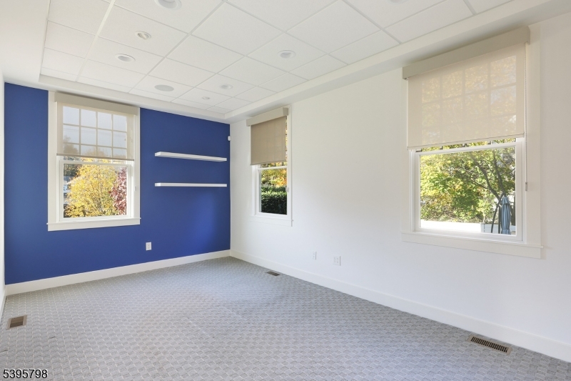 502 E Broad Street Property Photo 6