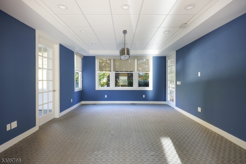 502 E Broad Street Property Photo 8