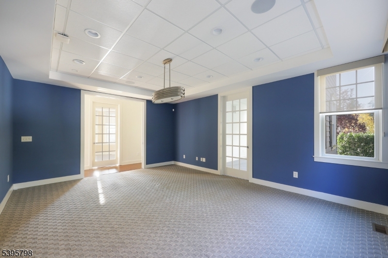 502 E Broad Street Property Photo 9