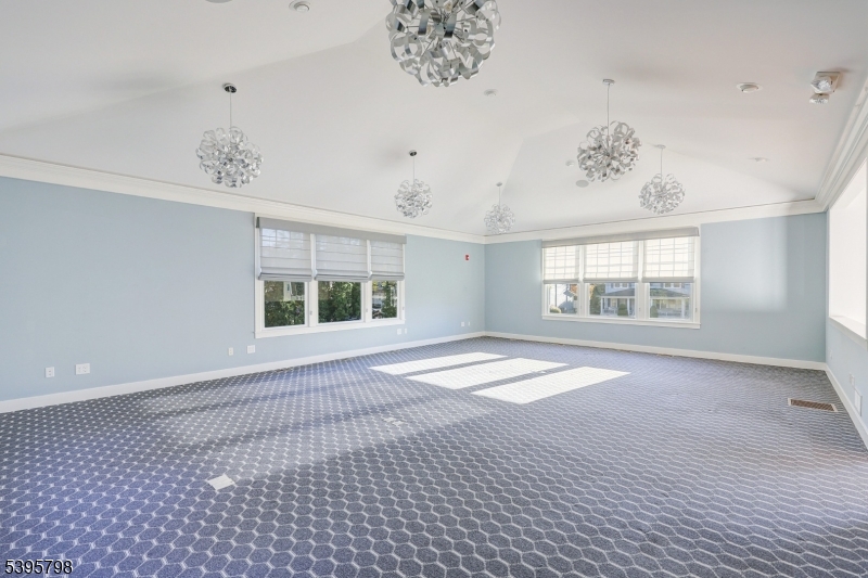 502 E Broad Street Property Photo 10