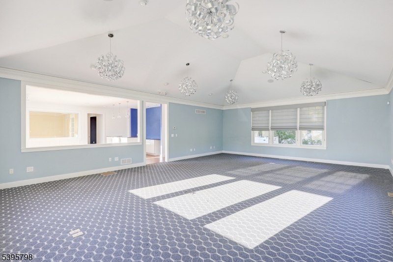 502 E Broad Street Property Photo 11