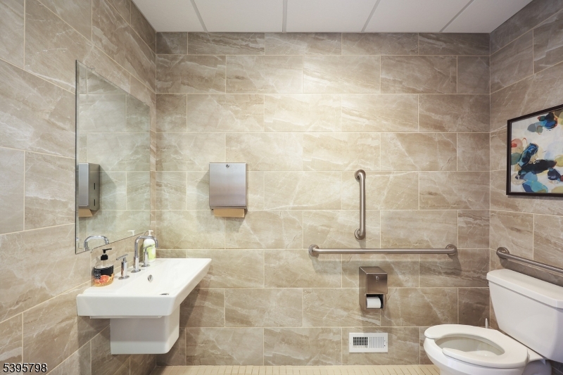 502 E Broad Street Property Photo 12