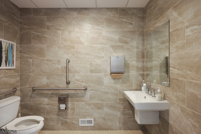 502 E Broad Street Property Photo 13