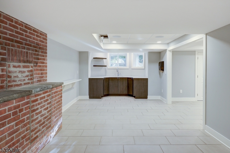 502 E Broad Street Property Photo 14