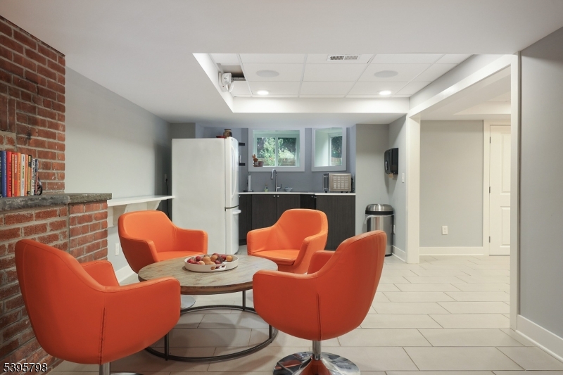 502 E Broad Street Property Photo 15