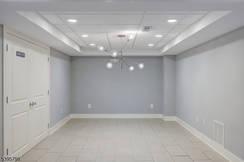 502 E Broad Street Property Photo 18