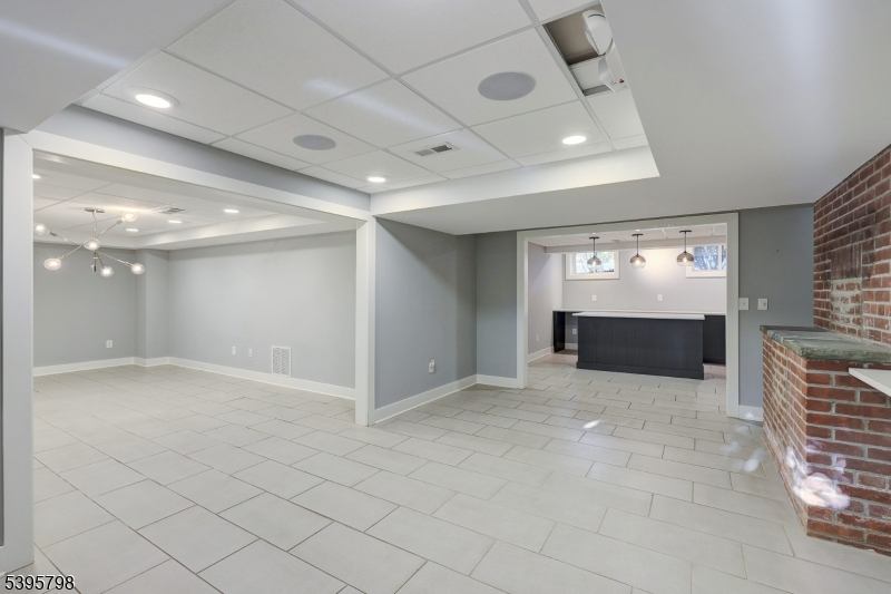502 E Broad Street Property Photo 20