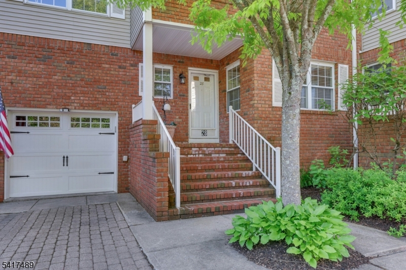 28 Berkeley Sq Property Photo 1