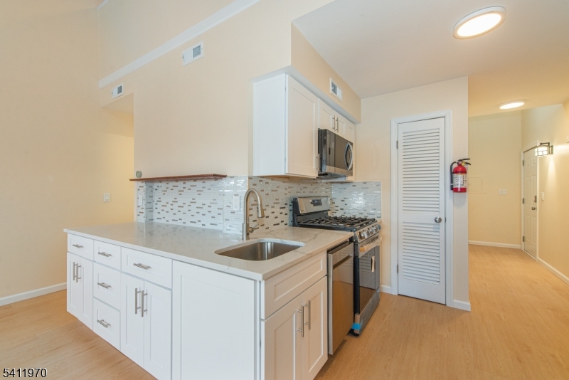 1 Alta Ct 6 Property Photo 10