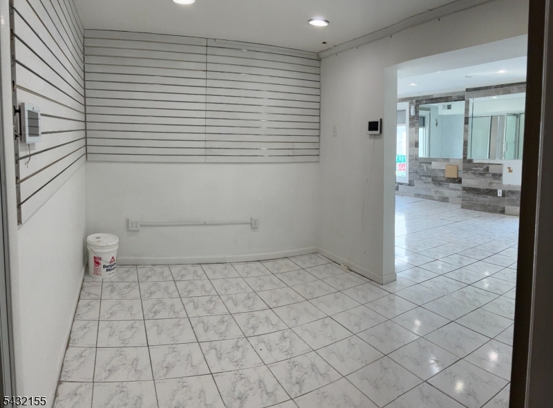 151 Ferry St Property Photo 2