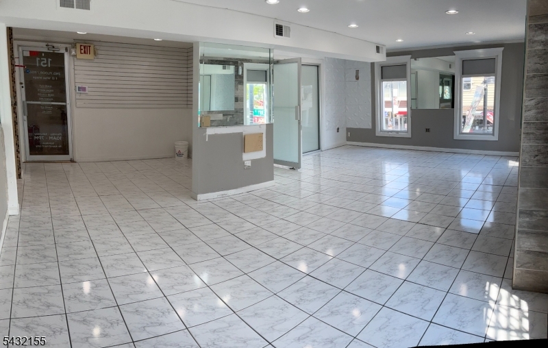 151 Ferry St Property Photo 3