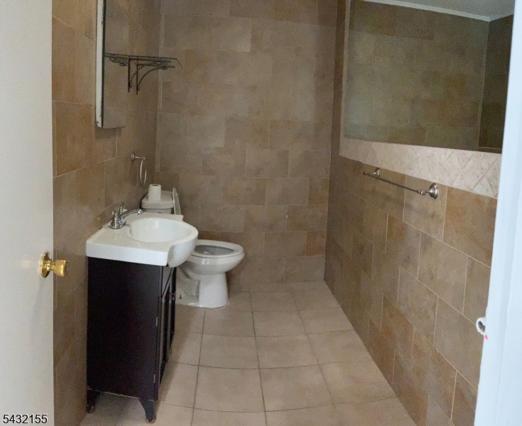 151 Ferry St Property Photo 5