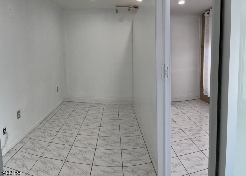 151 Ferry St Property Photo 6
