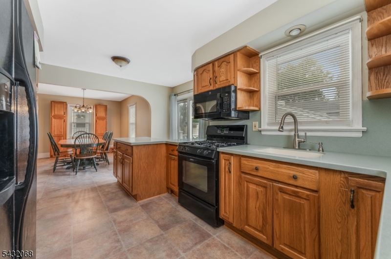 38 Eastern States Pkwy Property Photo 6