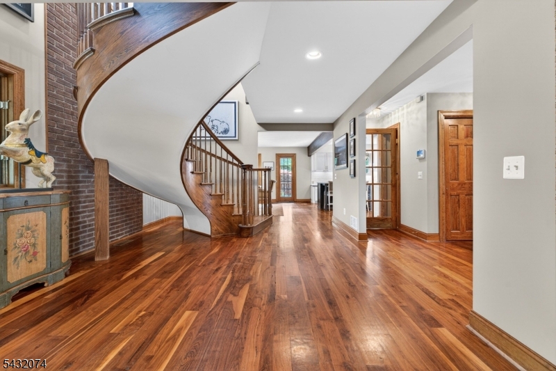 10 Tara Way Property Photo 5
